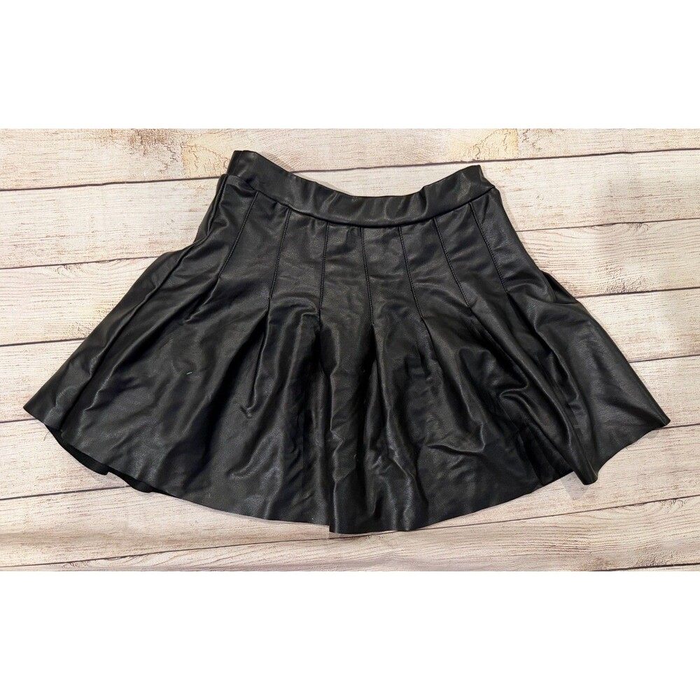 Jolie & Joy black faux leather pleated skater skirt Girls Size XL/16